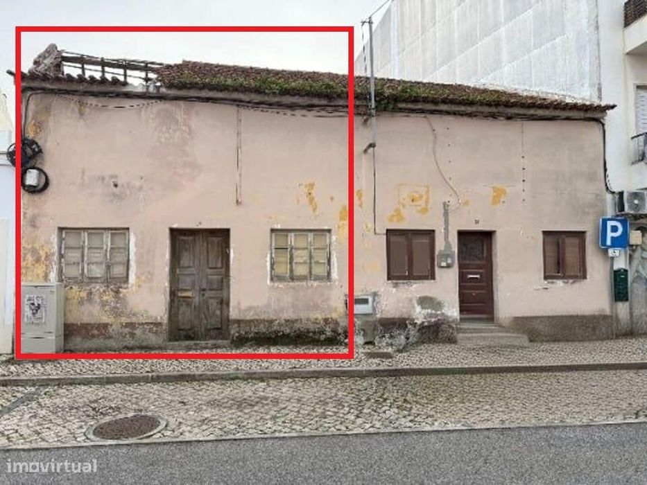 Moradia para reconstruir - centro da cidade de Caldas da Rainha