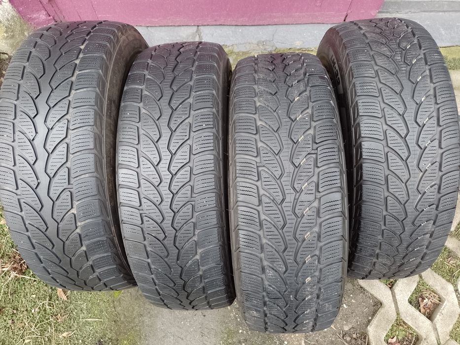 Opony zimowe Bridgestone 195/65 R15 91H  220 zł 4 sztuki.
