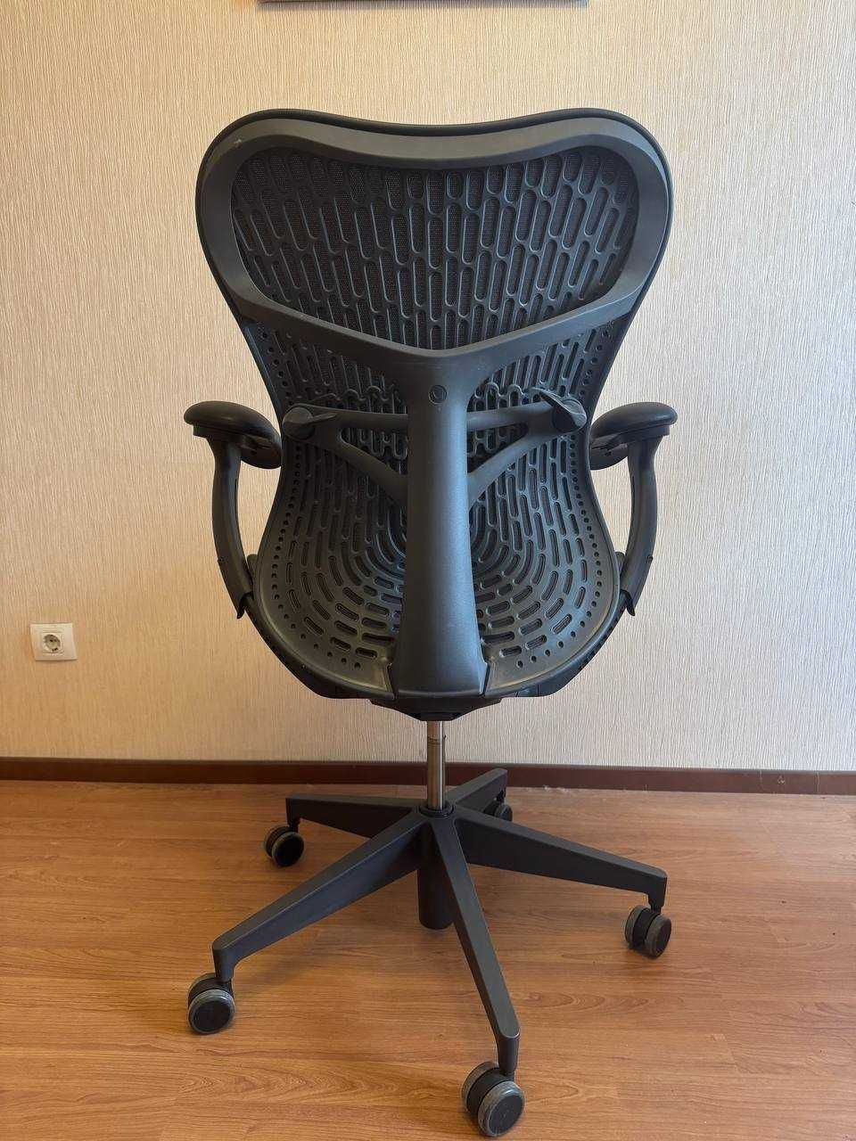 Крісло Herman Miller Mirra 2