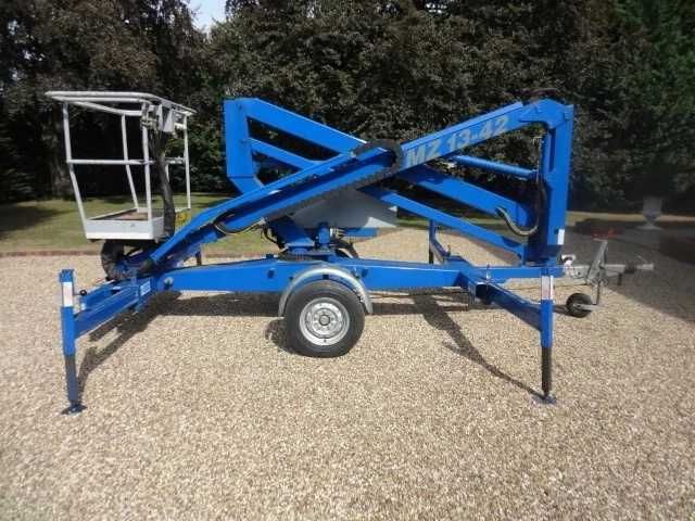 plataforma elevatoria 12M  rebocavel