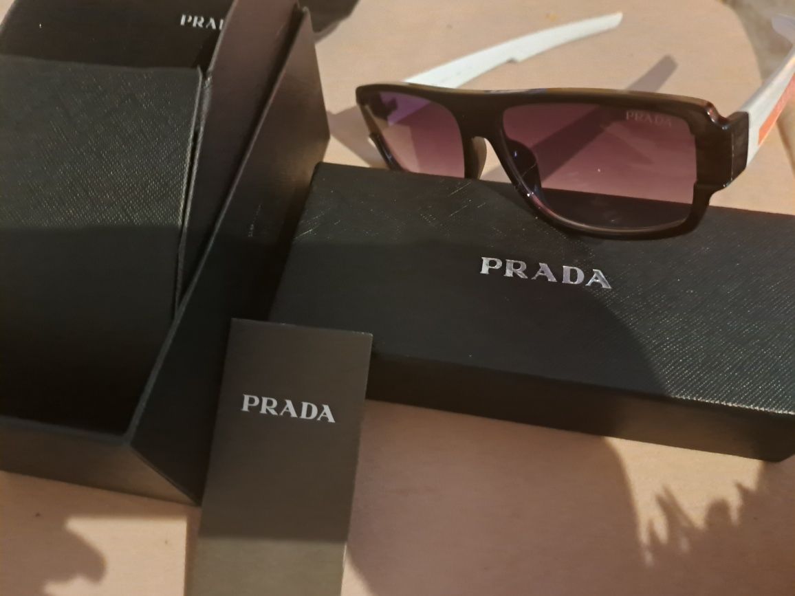 okulary  przeciwsłoneczne  prada