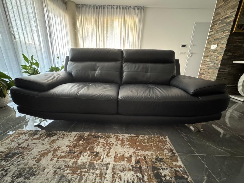 Vendo sofás em pele preta - Conforama modelo Hawaii
