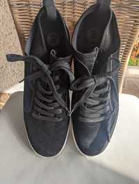 Czarne sneakersy Cropp
