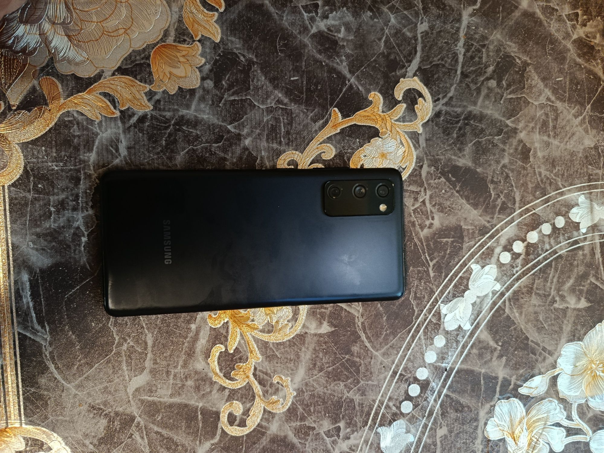 Почті новий Самсунг s20FE 6/128