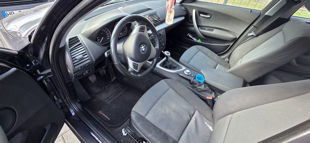 Bmw 118i bogate wyposażenie klima szyberdach ksenony Navi 2006 rok
