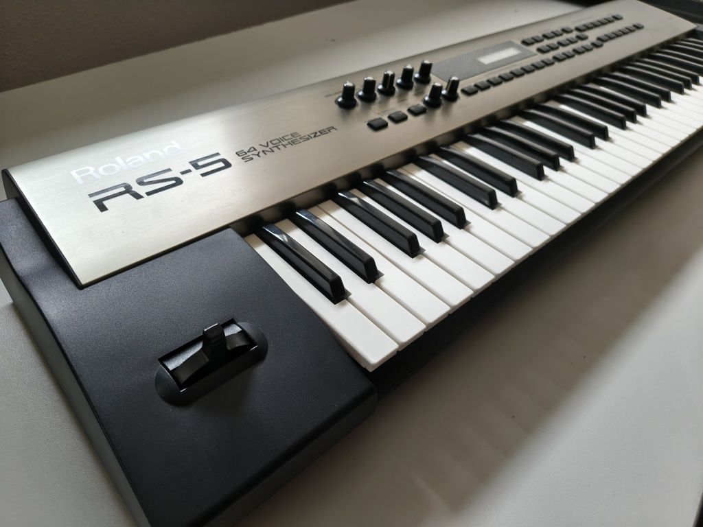 Roland RS-5 syntezator