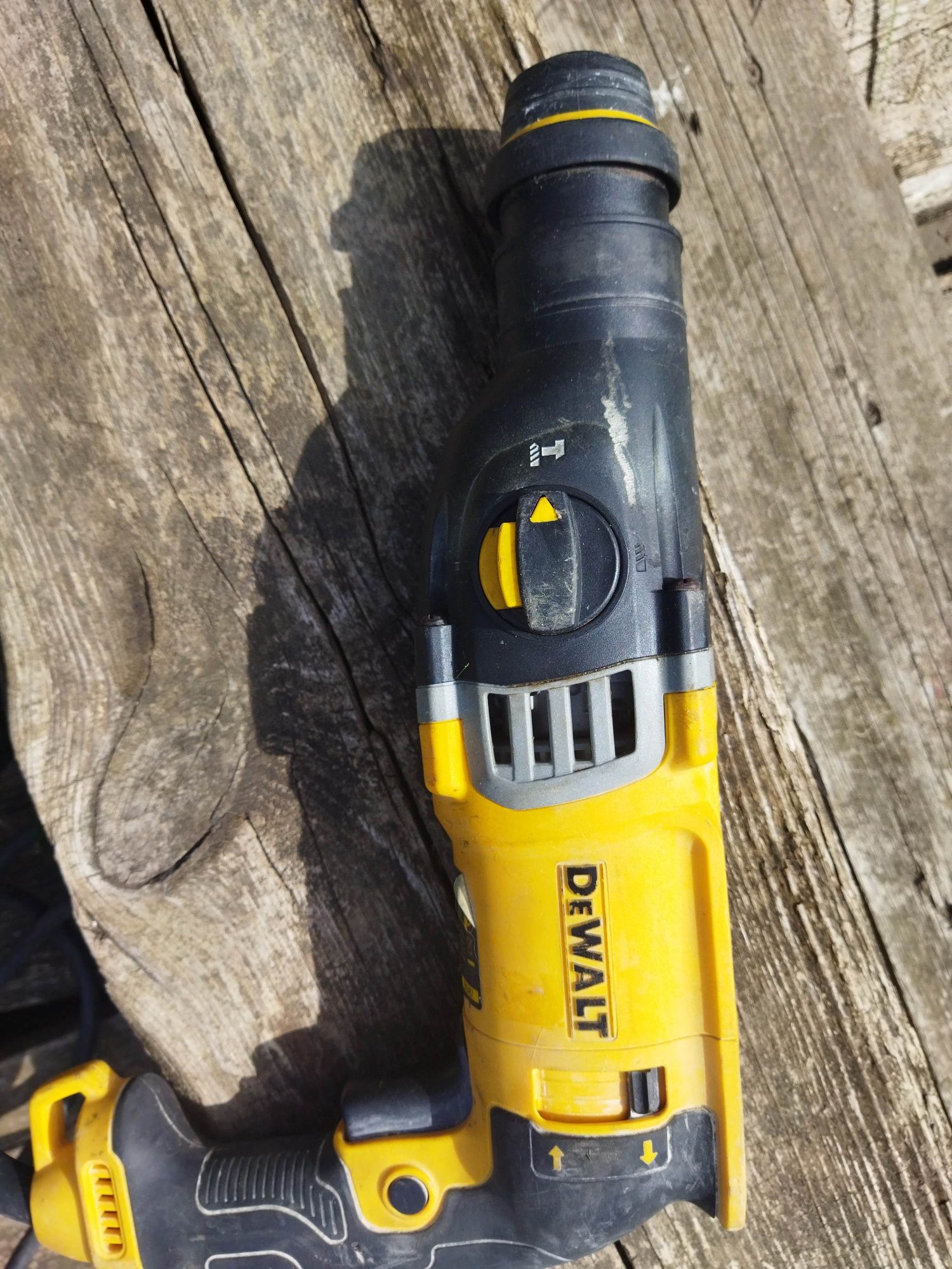 Перфоратор Dewalt D25143K 900W