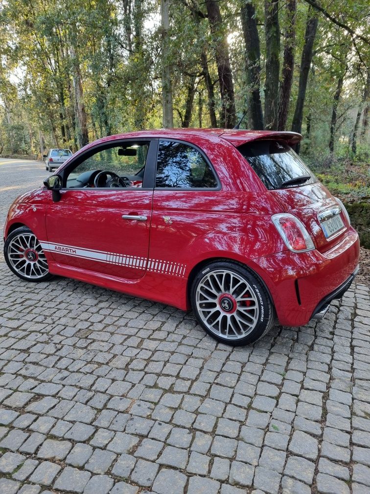 Fiat 500 abarth.