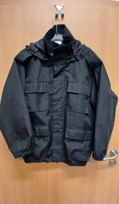 Kurtka przejściowa z kapturem przeciwdeszczowa