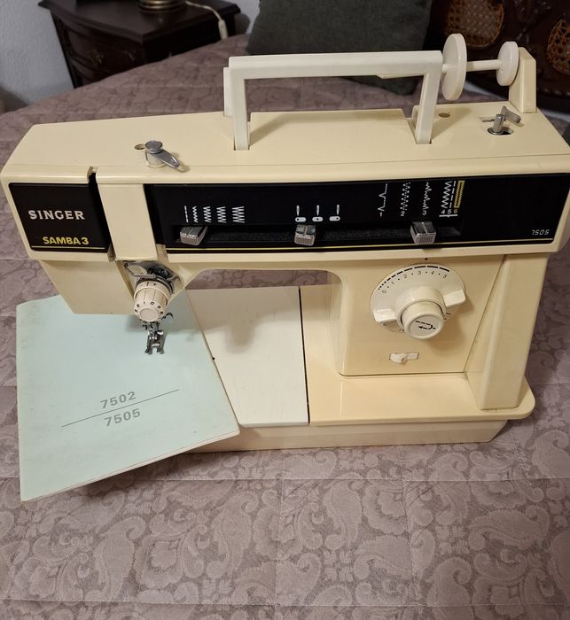 Maquina de costura singer como nova