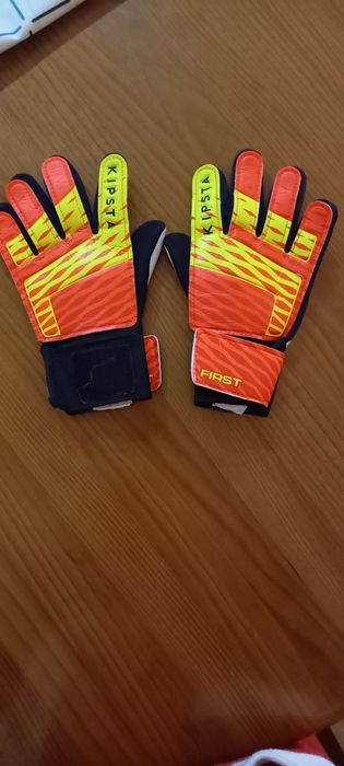 Luvas futsal  tamanho 4 .Veja preco !