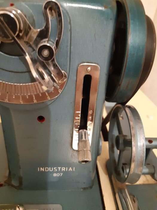 Máquina costura Singer Industrial 807