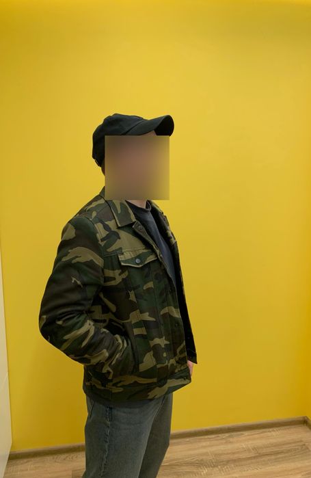 Куртка ZARA з підкладкою у кольорі Мілітарі