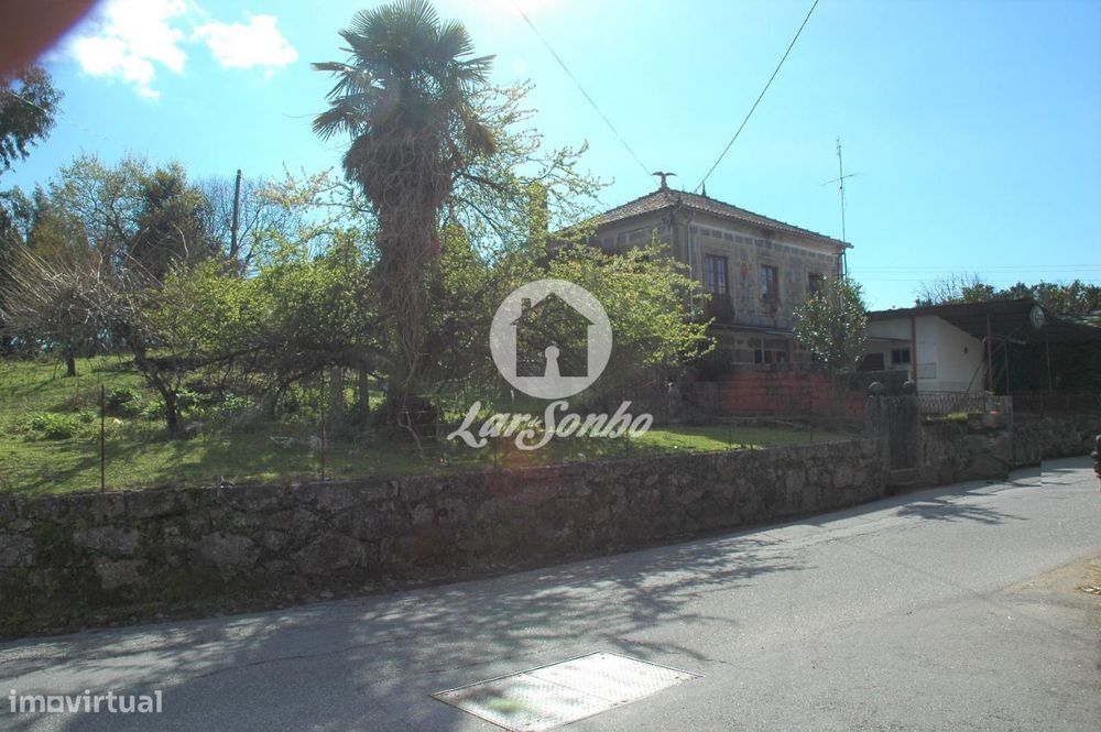Quintinha com 7.200 m2 para 2 moradias individuais em Brufe