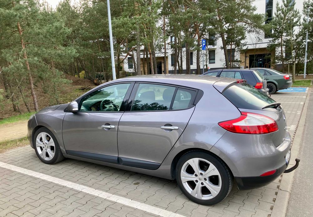 Renault Megane III hatchback 1.9 dci 130 KM, 6 biegów, klimatyzacja