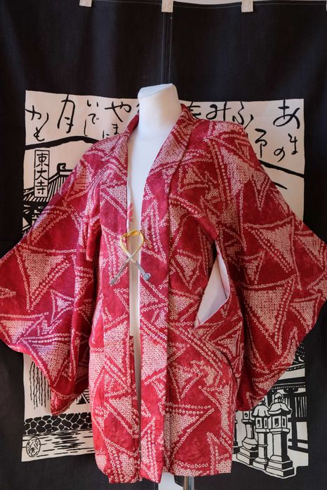 Haori japońska narzutka na kimono czerwone shibori trójkąty jedwab