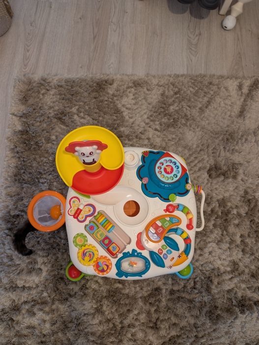Mesa de atividades para Bebés