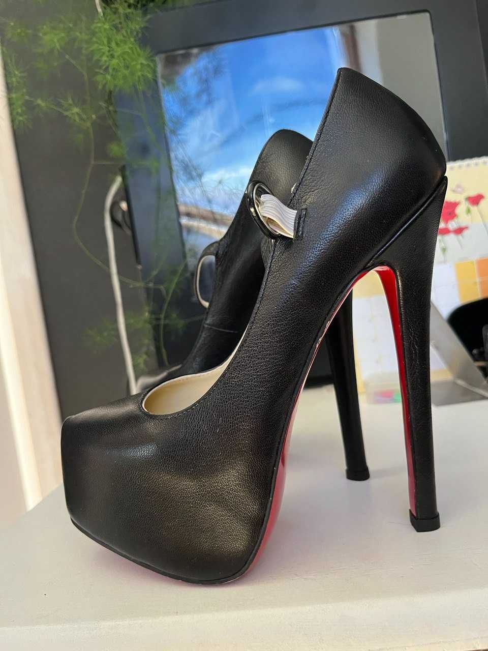 Szpilki Christian Louboutin na platformie