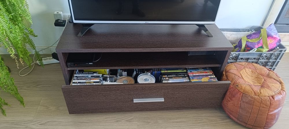 Móvel televisão e estantes