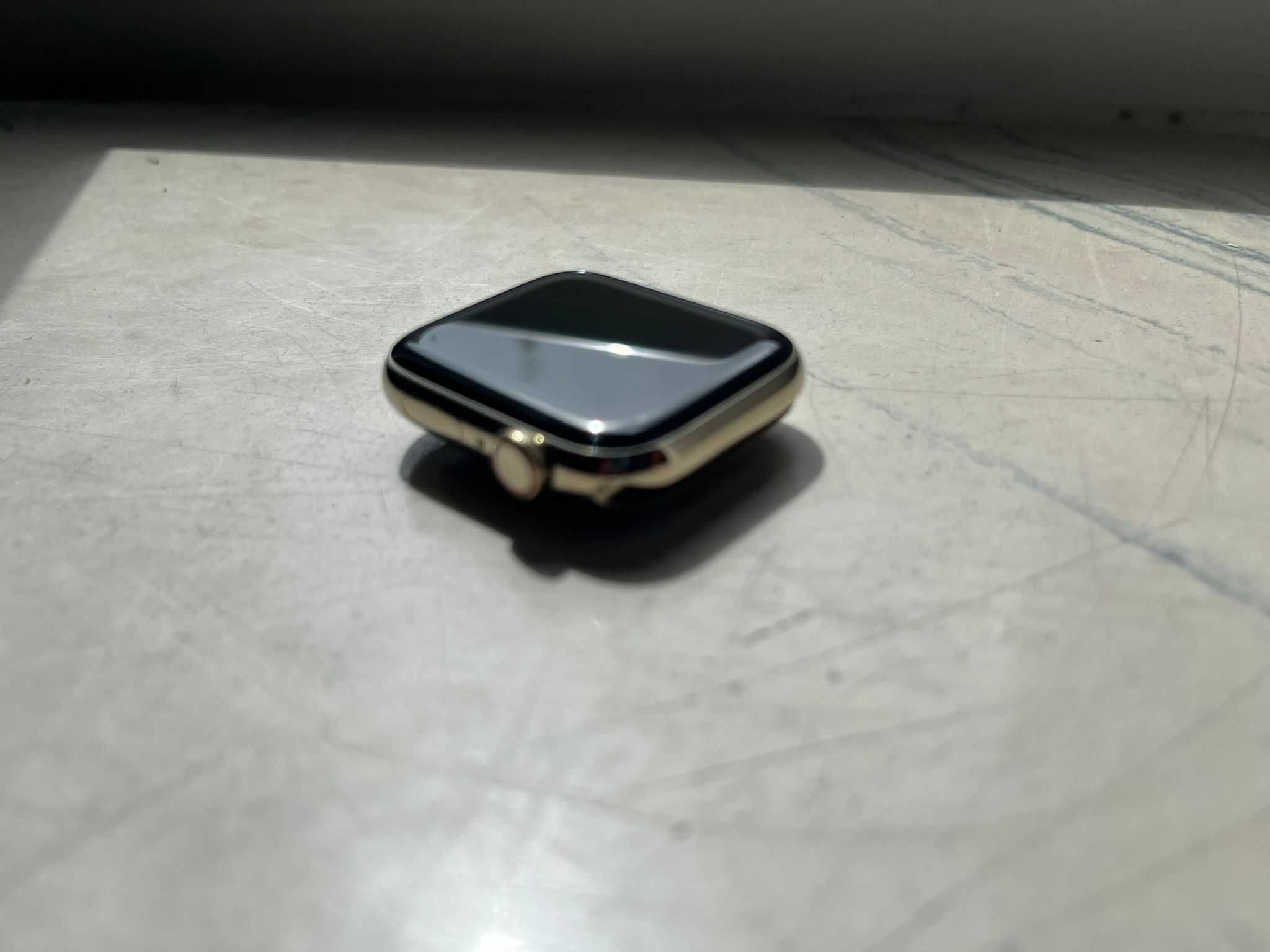 Apple Watch Series 6 złoty (WiFi+cellular) w stanie idealnym