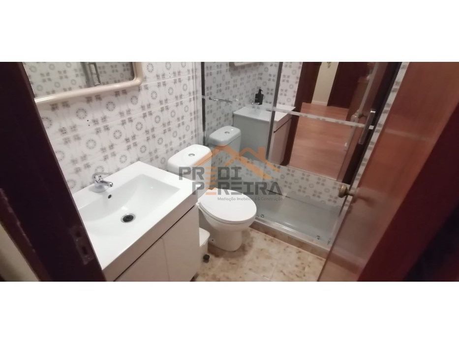 Quartos para arrendar, na Ramada - Bons Dias | Próximo do ISCE).