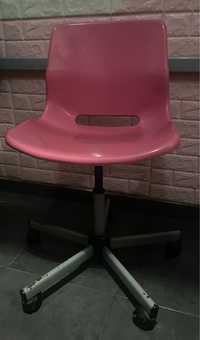 Cadeira rosa, usada