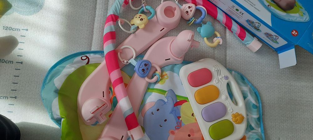 Продам розвиваючий килимок стан НОВОЇ іграшки