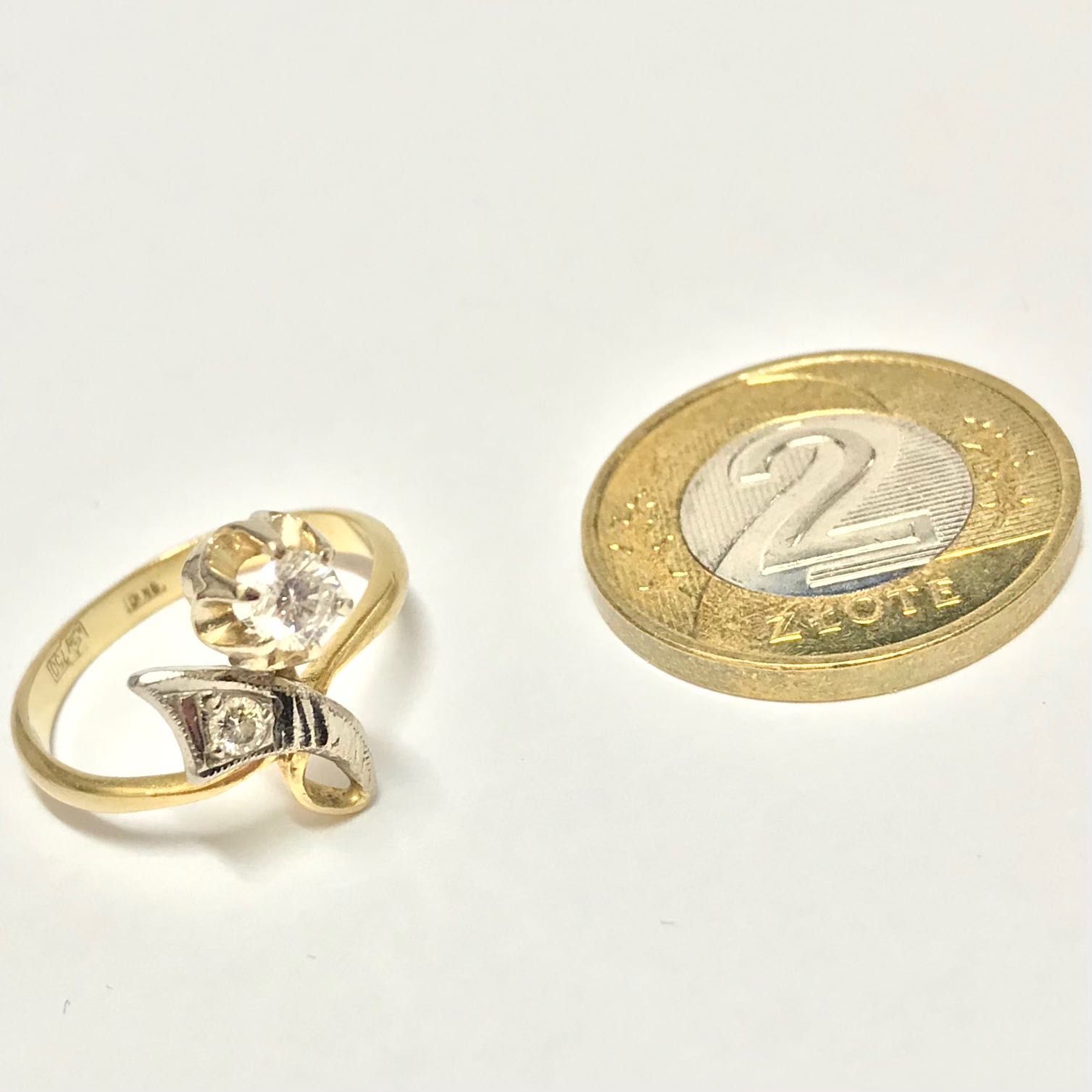 Złoty PIERŚCIONEK 750 18K z DIAMENTAMI w starym szlifie 0.3ct ANTYK