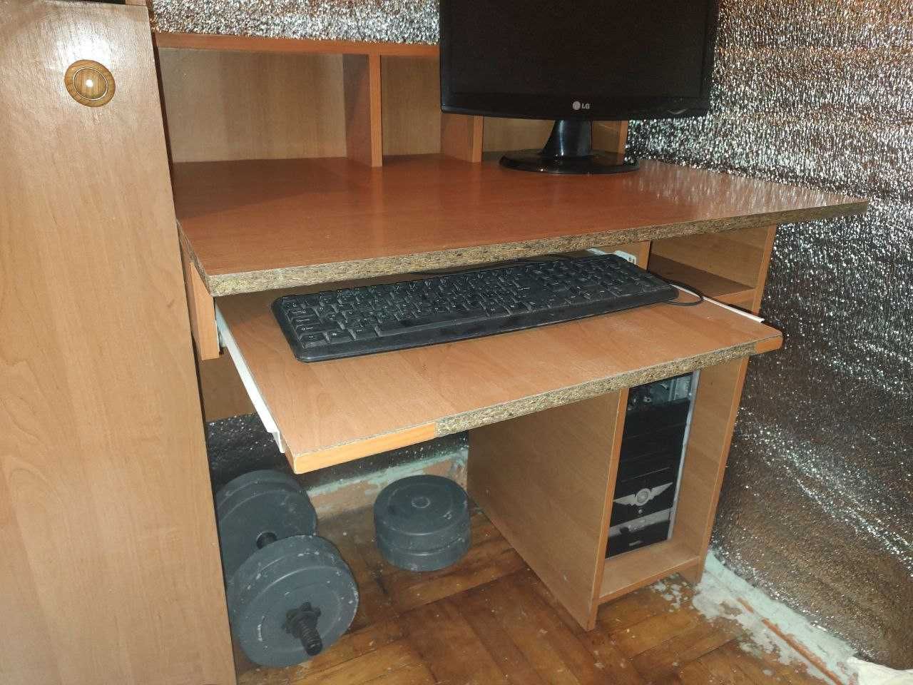 Комп'ютерний стол