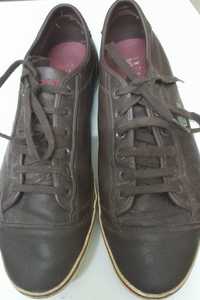 Sapatos Lacoste pele e camurça cor castanho N.42