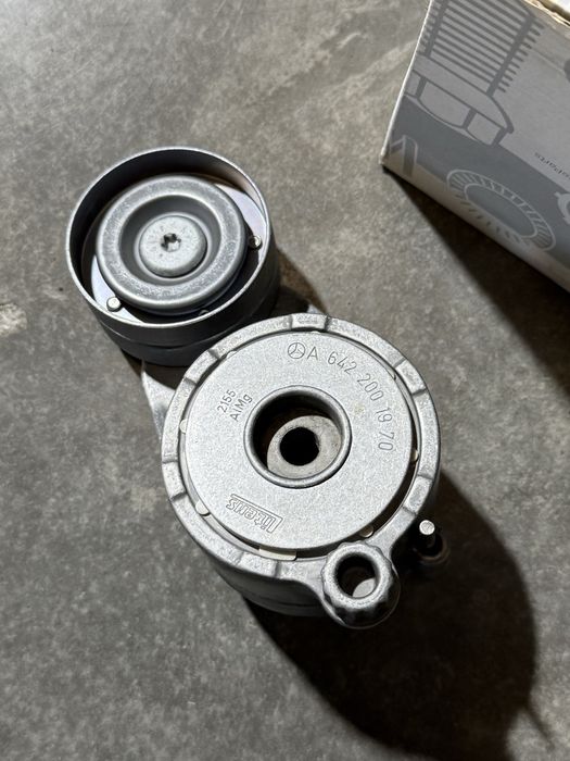 Натяжний натяжник ремня генератора 3.0 OM642 Sprinter W906 W907