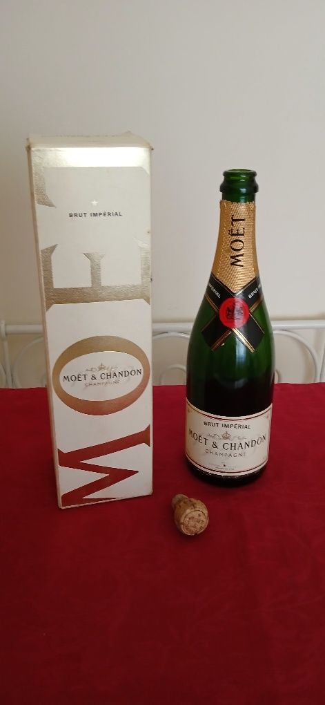 Garrafa Moet & Chandon, vazia