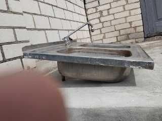 Кухонная мойка-нержавейка на 2 чаши в комплекте со смесителем