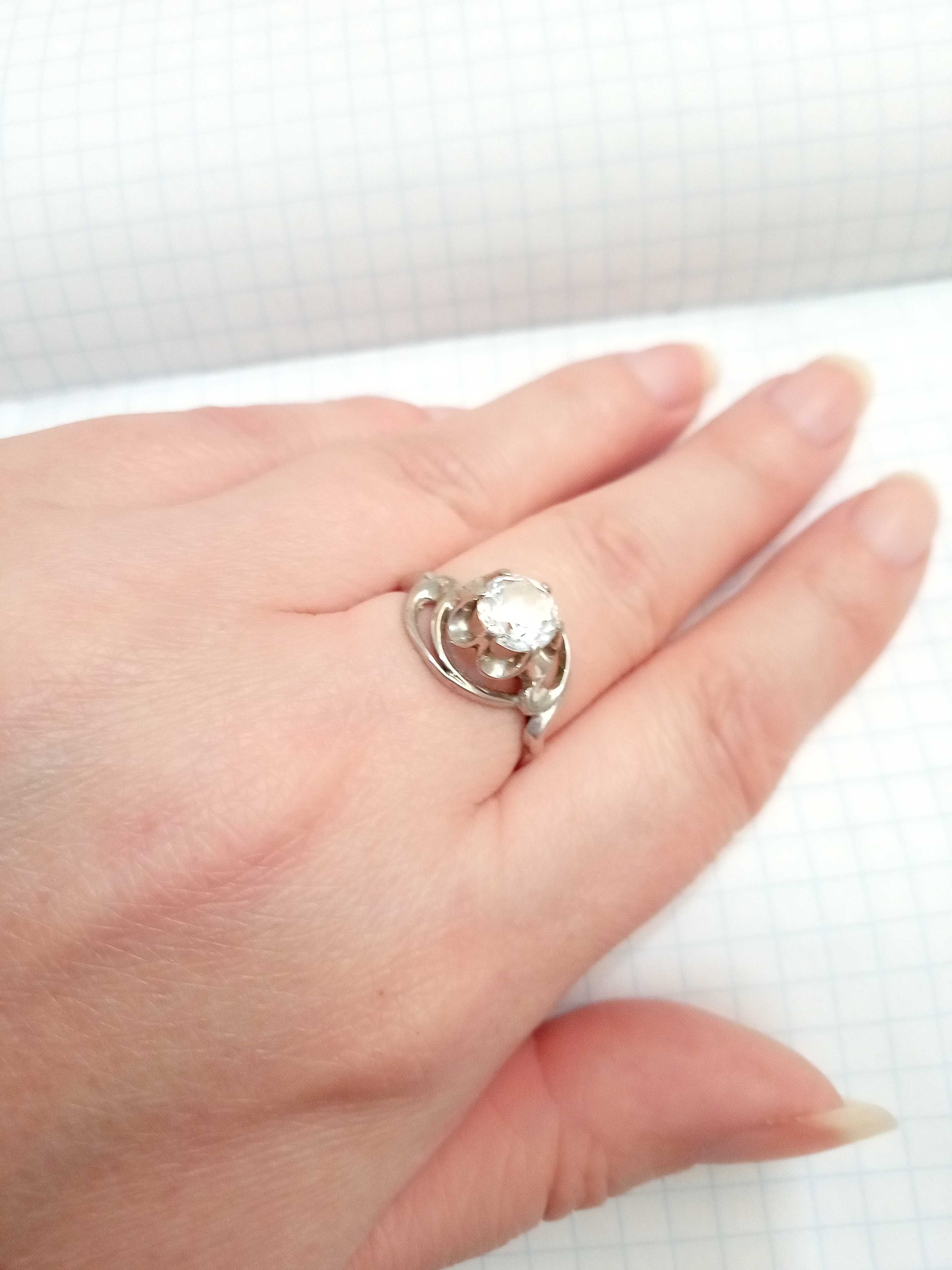 Кольцо перстень с белым камнем Мельхиор Бижутерия СССР винтаж