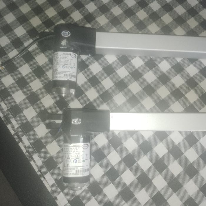 Sprzedam silnik do bramy, furtki lub okien dachowych