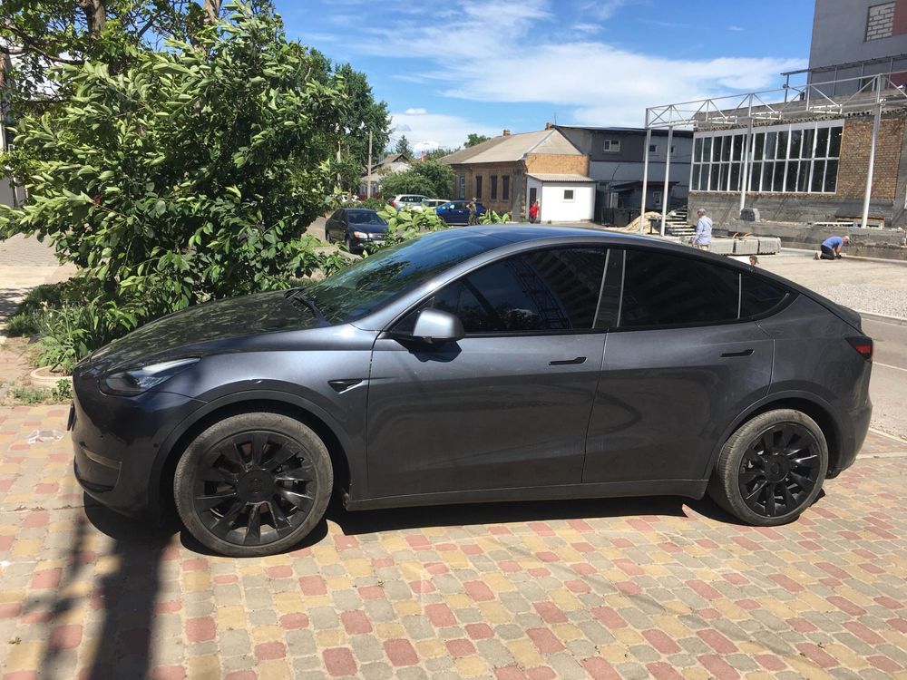 Продам Tesla model Y