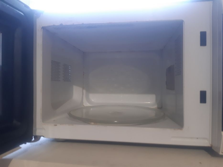 Продам микроволновку в рабочем,только по Харькову,могу привести!к