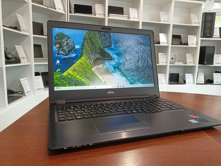 Fujitsu LifeBook U758 15" i5-8250u 16gb 256ssd FHD IPS HDMI FV23 RATY0