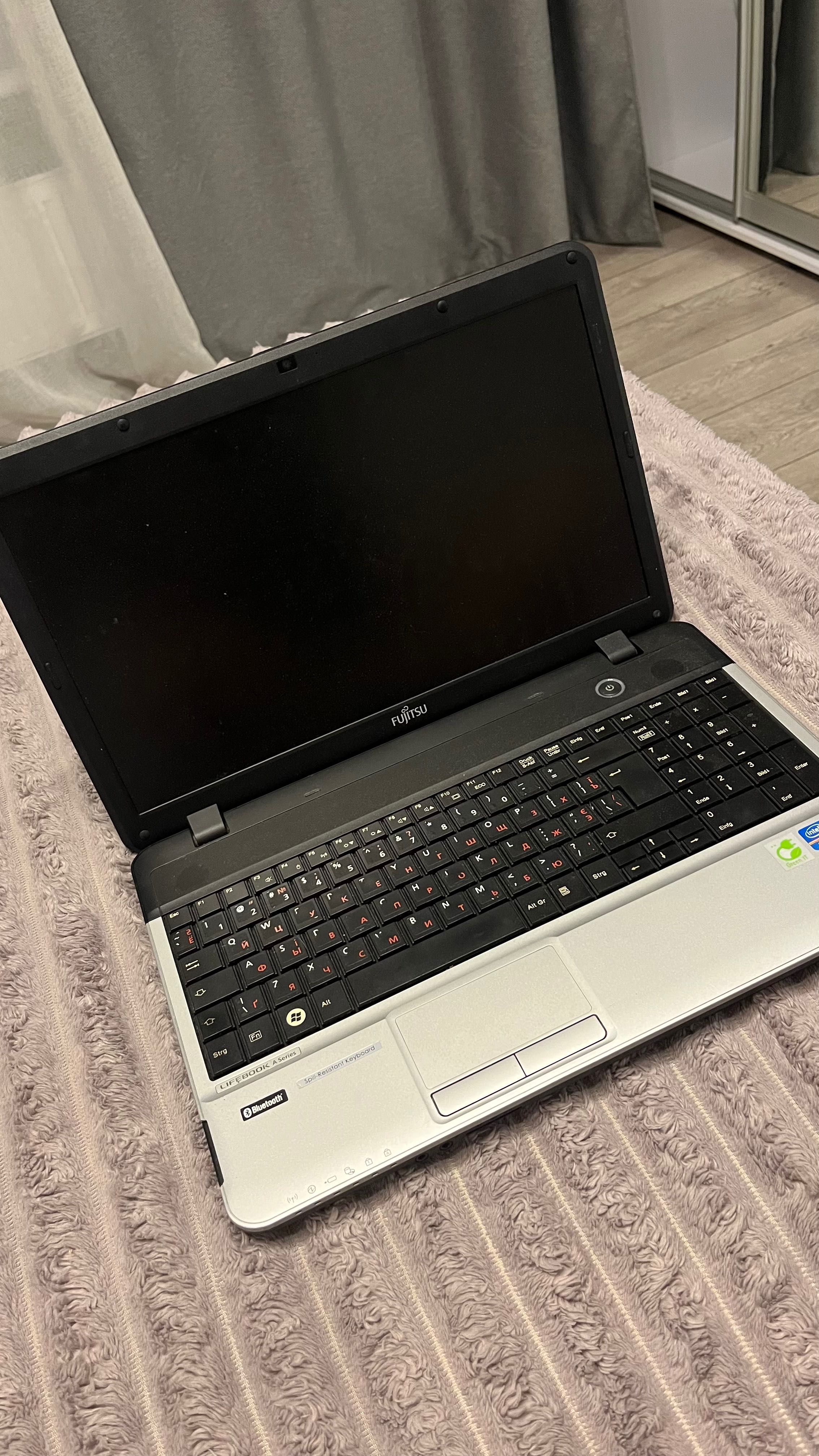 Ноотбук FUJITSU працює тільки на зарядці