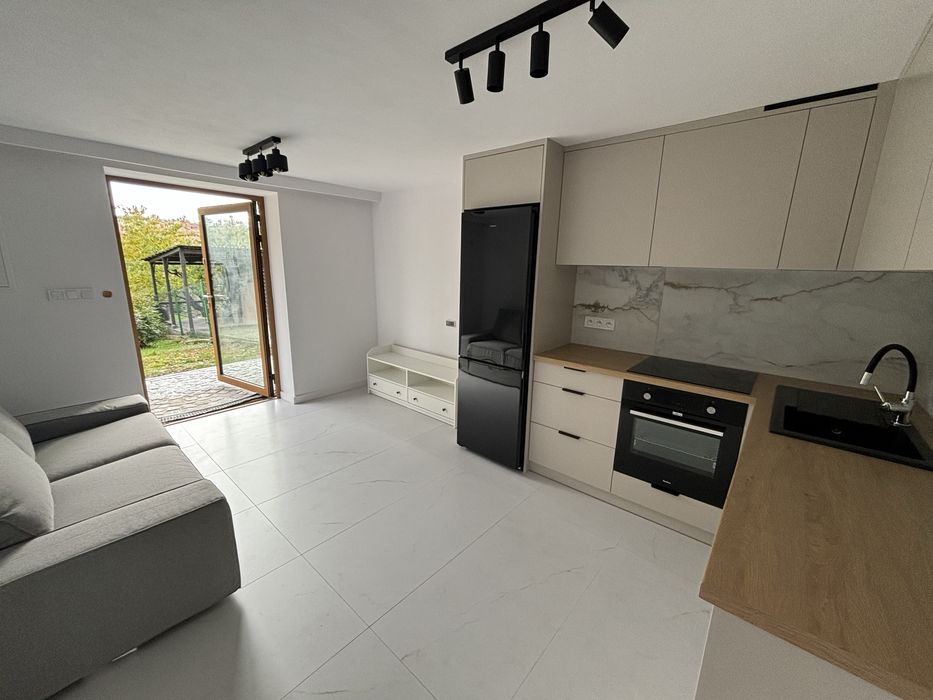 Nowe mieszkanie w centrum do wynajęcia z ogrodem i parkingiem i taras