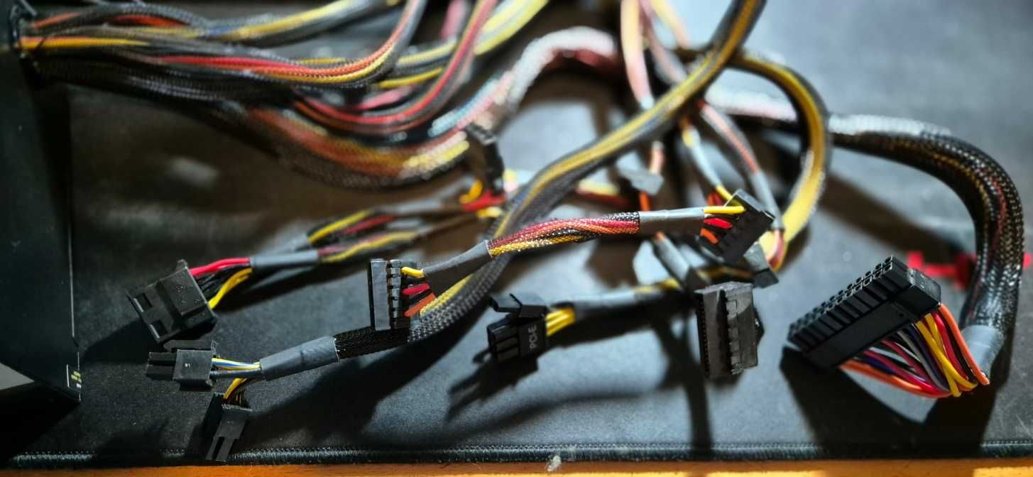 Fonte Corsair VS Series VS400 PSU 80+ PLUS