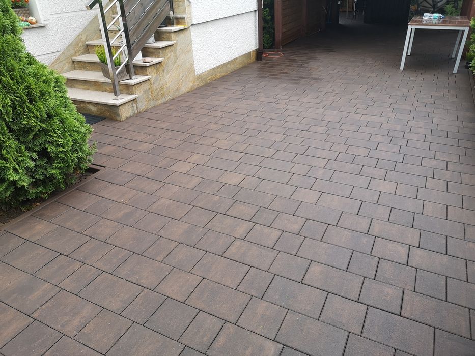 Układanie kostki brukowej, Montaż Ogrodzen z pustaków łupanych