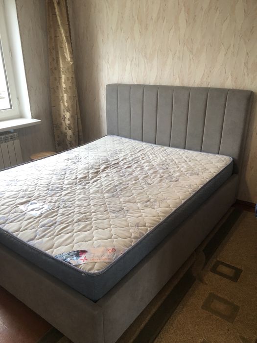 Ліжко, матрац, підйомний механізм