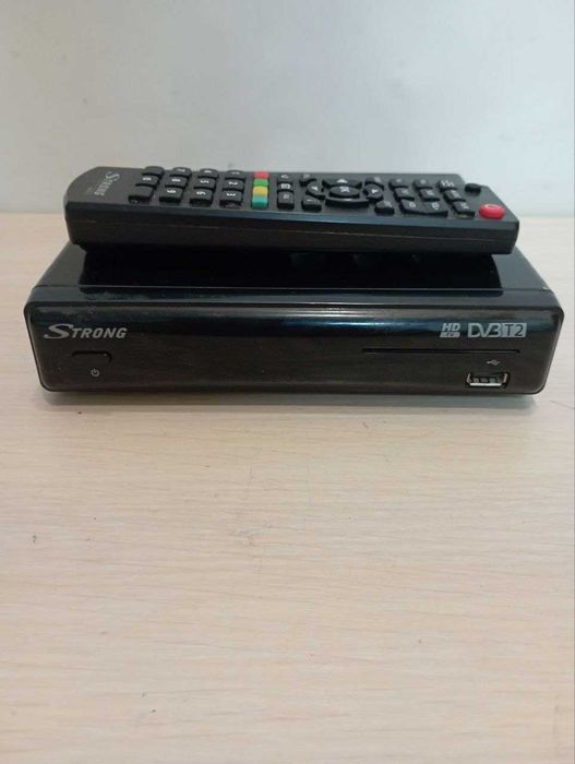 Цифровий ефірний ресивер DVB-T2 Strong STR 8502