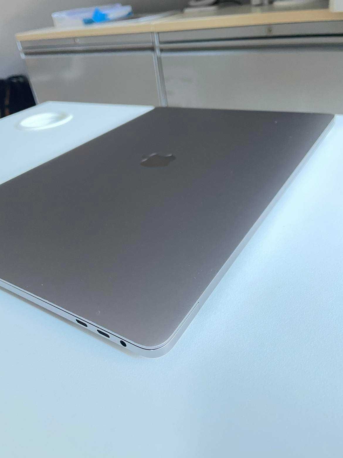 MacBook Pro 15” 2018 - 2.6GHz (i7) / 16GB / 512GB SSD