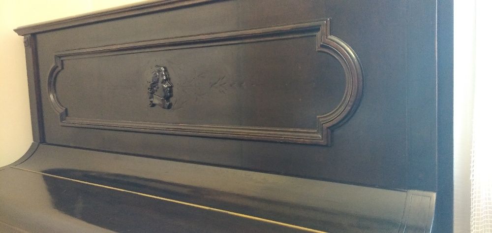 Zabytkowe pianino firmy Rosenkranz