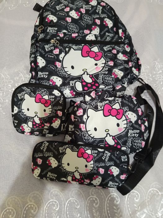 Mochila  hello Kitty 4 peças.