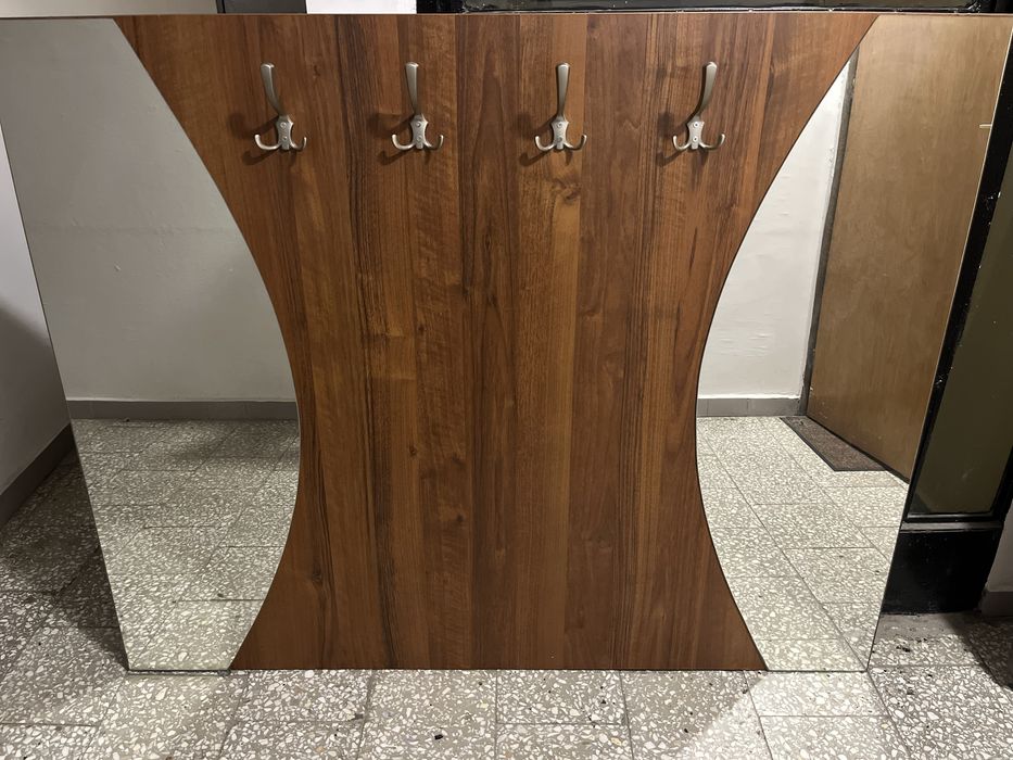 Wieszak drewniany z lustrami i demontowanym daszkiem