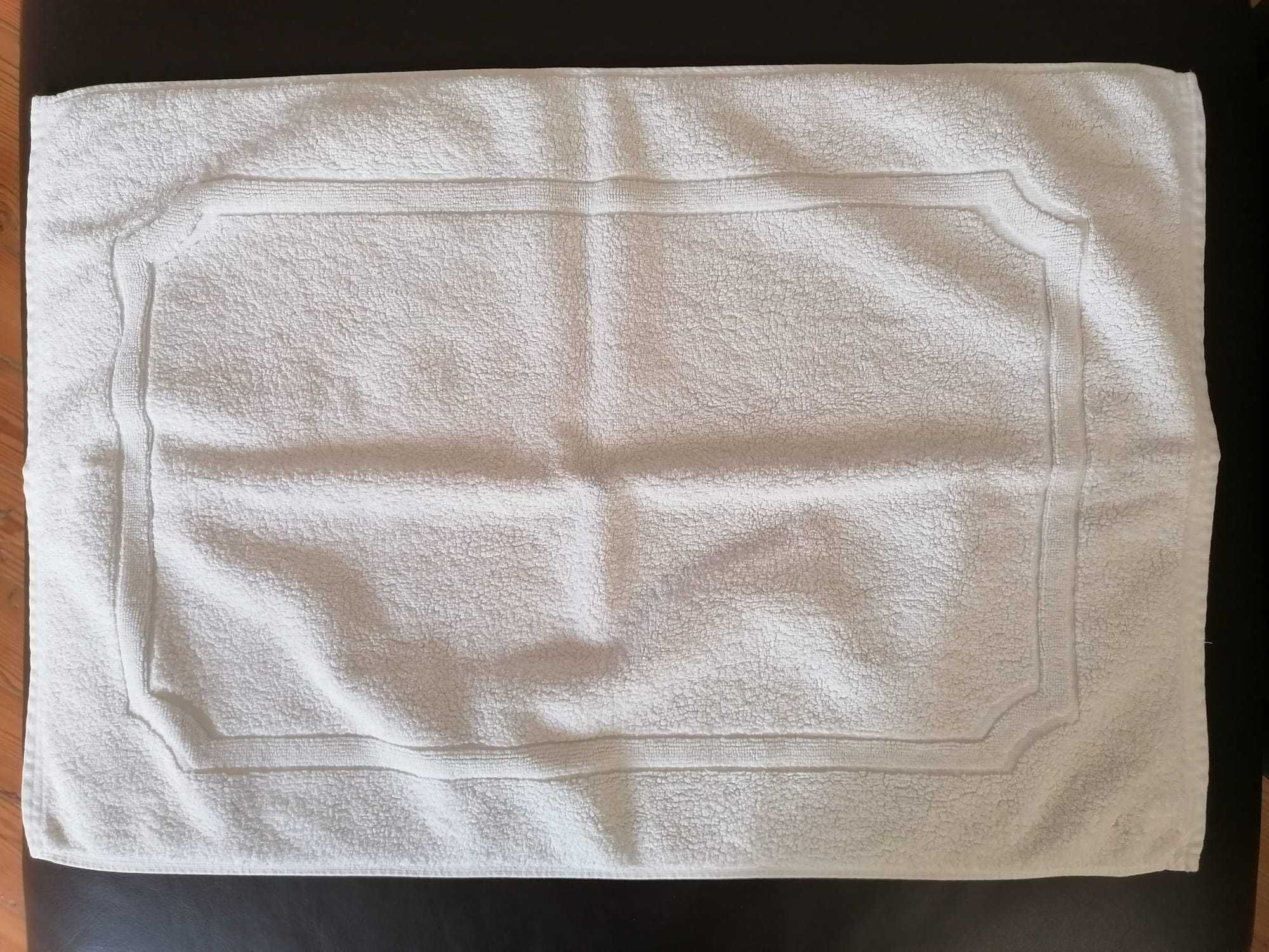 3 + 2 tapetes/ toalhas de saída de banho brancas 100% algodão - NOVAS