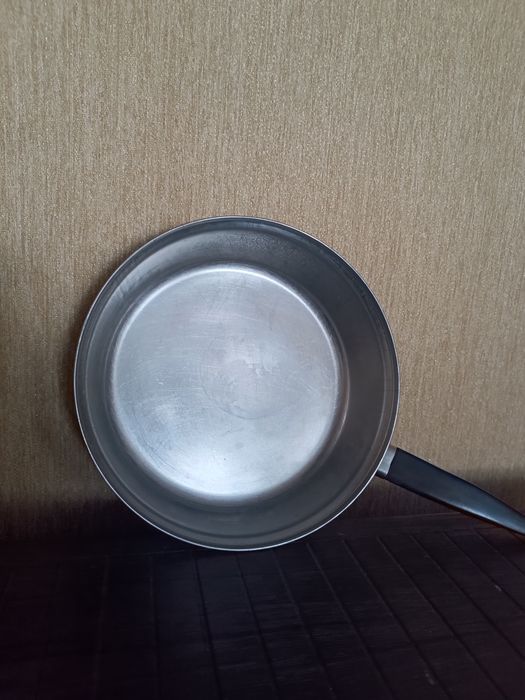 Глибока сковорода,нержавійка.